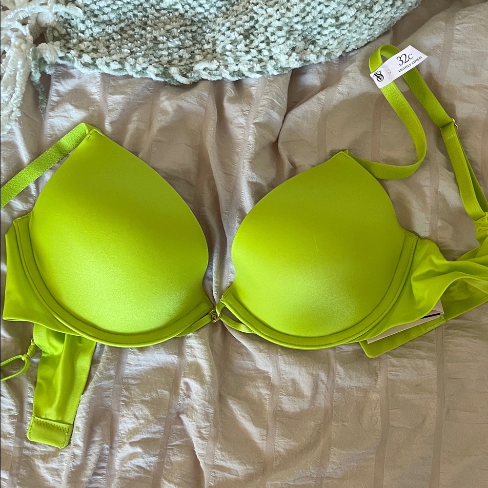 Victoria’s Secret smooth Core lightly lined